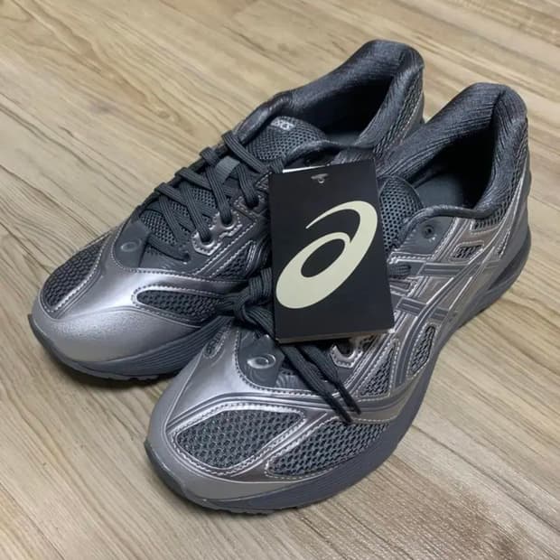 아식스 키코 젤코리카 실버 265 새상품 팝니다.