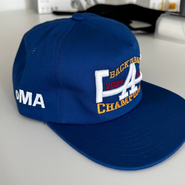 oMA LA 캡