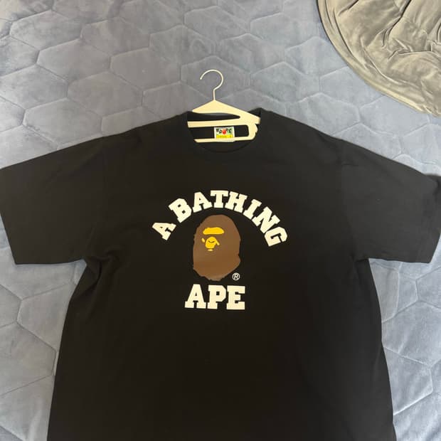 베이프 반팔 티셔츠 판매합니다