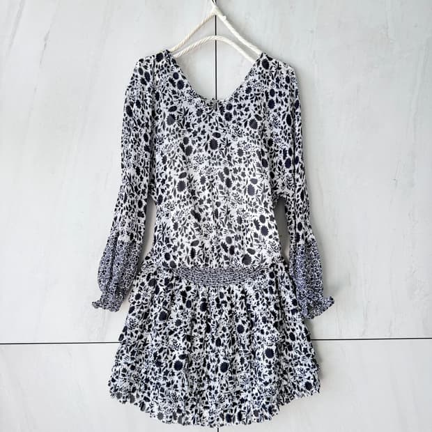 리퍼브 제품 뉴욕에서 구입REBECCAMINKOFF 플라워 패턴 미니 원