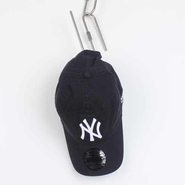 뉴에라 x 모마 뉴욕 양키즈 캡 네이비