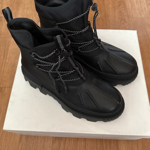 몽클레르 레이스업 부츠