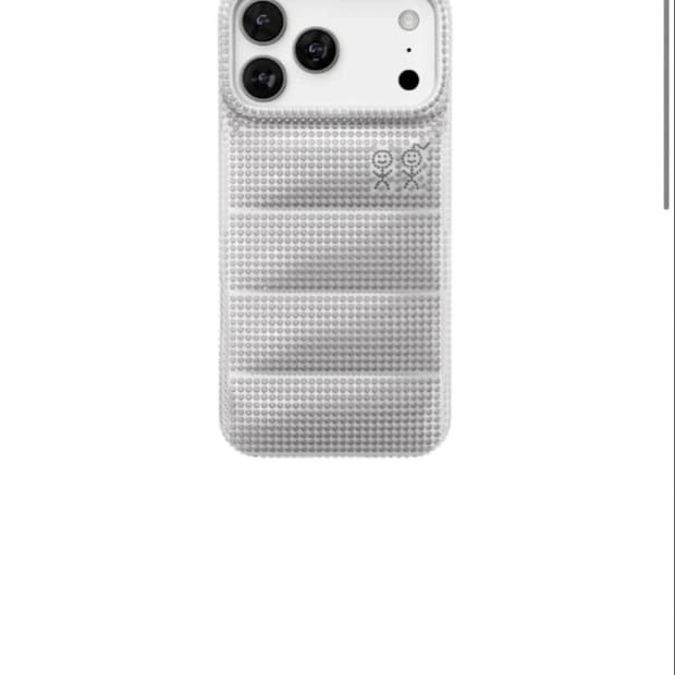 어반소피스티케이션 푸퍼 케이스 실버 아이폰 15