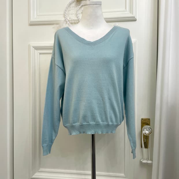 indi mint v-neck basic soft knit top