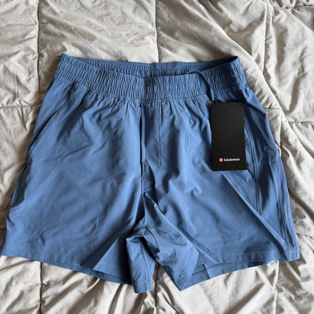 룰루레몬 페이스 브레이커 남성 5인치 m 사이즈 새상품 판매합니다.