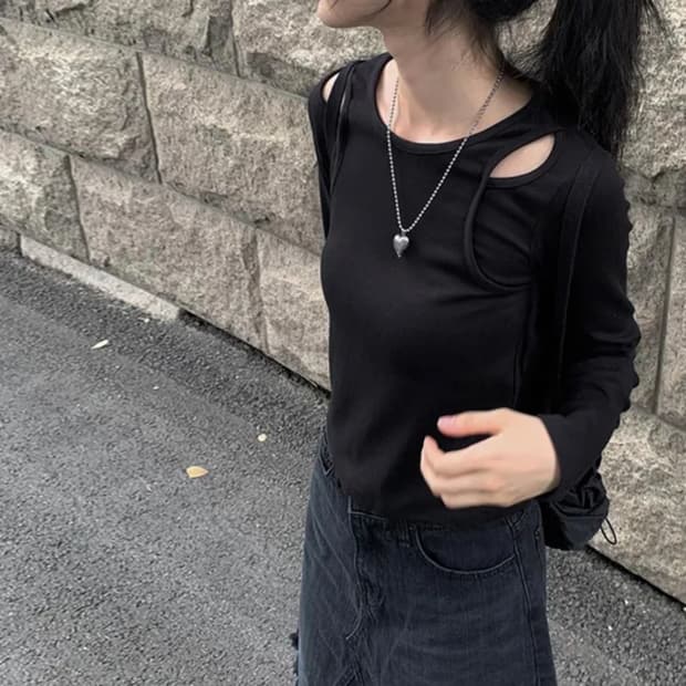 숄더 트임 디테일 티셔츠 블랙