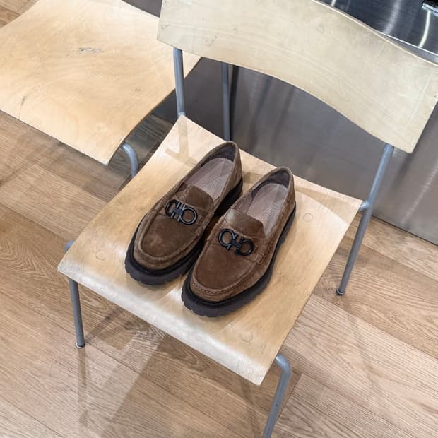 페라가모 브라운 코쿤 스웨이드 로퍼 