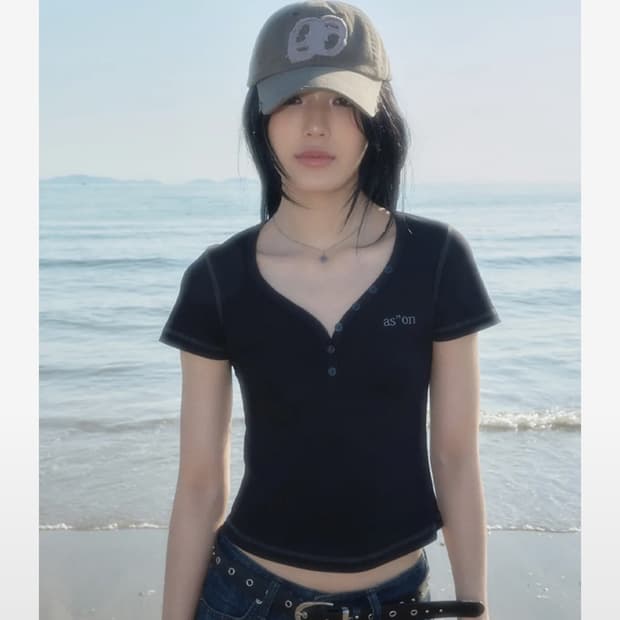 애즈온 리프 버튼 티