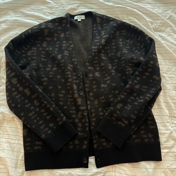 COS 레오파드 가디건