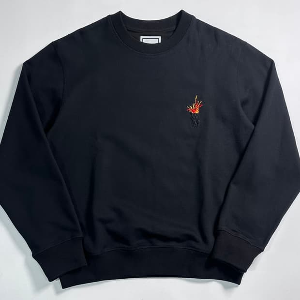 우영미 볼케이노 블랙 맨투맨  