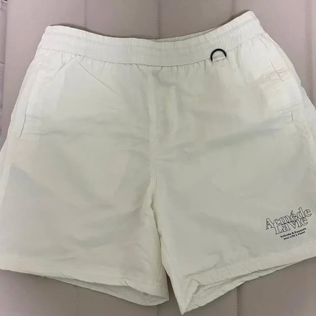 [미개봉 새상품] 아크메드라비 나일론 반바지 화이트 0사이즈