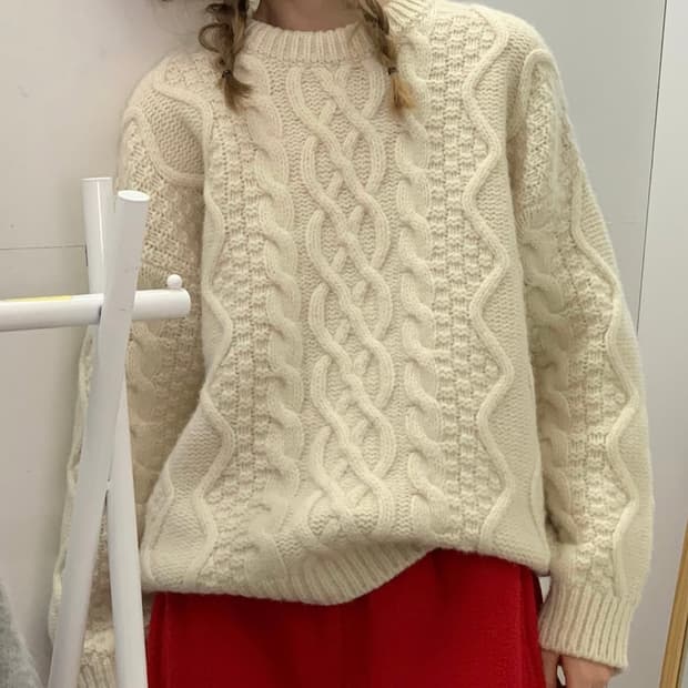 더바넷 Lattice Pastry Cable Knit Sweater 