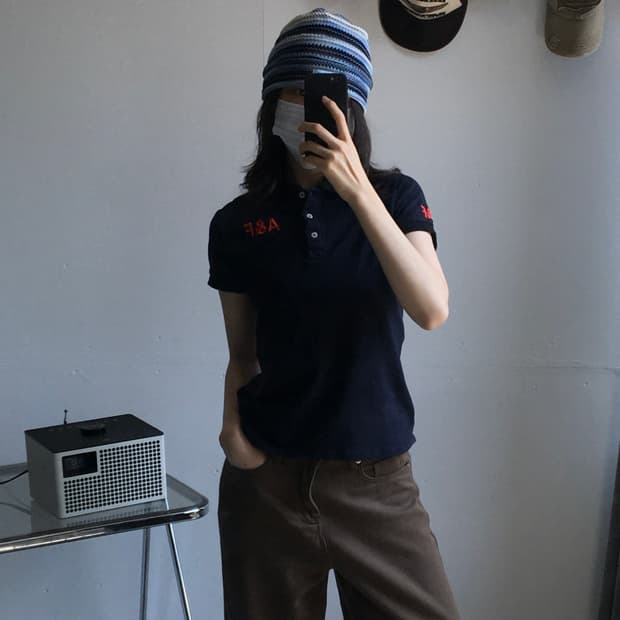 아베크롬비 백자수로고 카라 반팔티