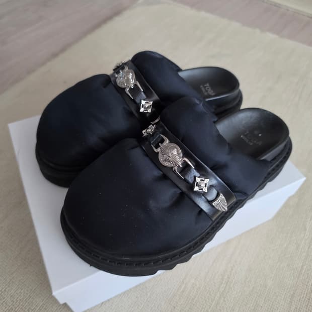 Toga virilis 뮐 제품 판매합니다 42 사이즈