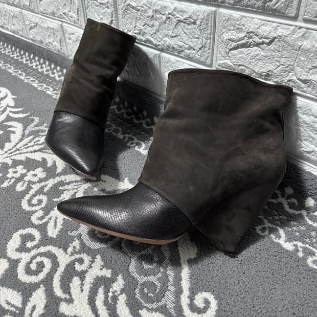 마틴 마르지엘라 슬라우치드 웨지 부츠