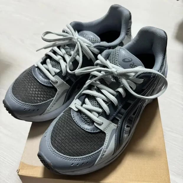 아식스 젤 키리오스255사이즈