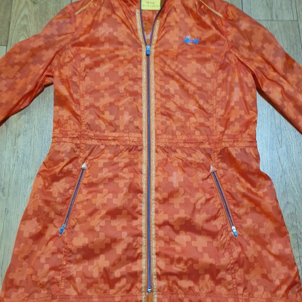 1218 루이까스텔 바람막이 100 사이즈입니다