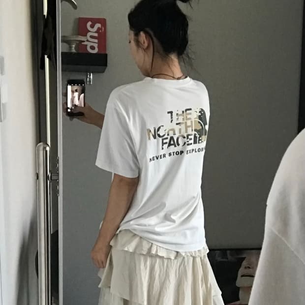 노스페이스 카모 빅프린팅 화이트 반팔티
