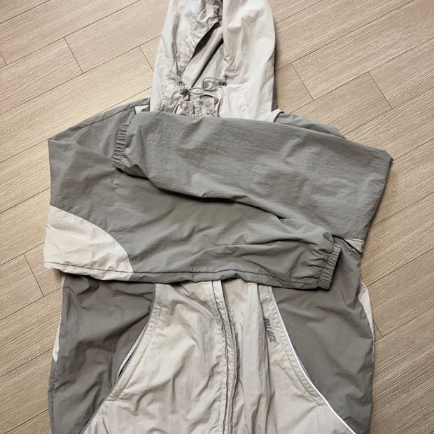 Palace 바람막이 판매합니다(size XL)