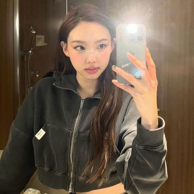 글로니 워시드 크롭 후드집업 차콜