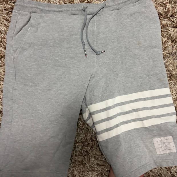 톰브라운반바지 급처합니다 사이즈3