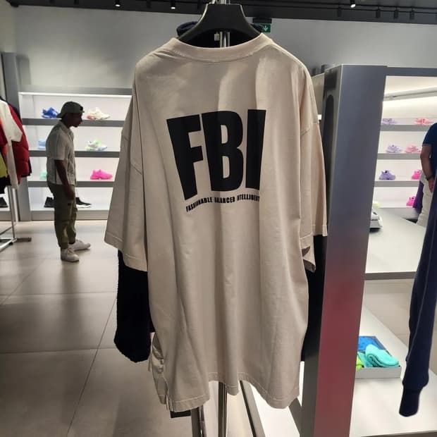 발렌시아가 fbi 티셔츠