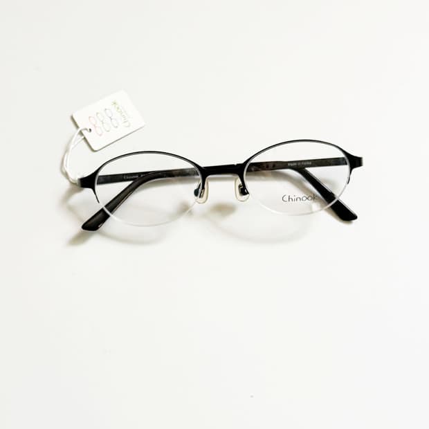 CHINOOK 블랙 메탈 오벌 반무테 빈티지 안경