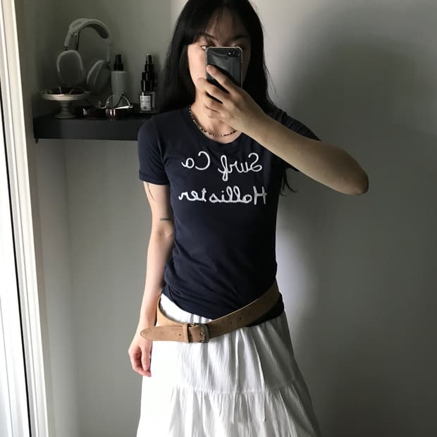 홀리스터 중앙 자수 로고 블랙 반팔티