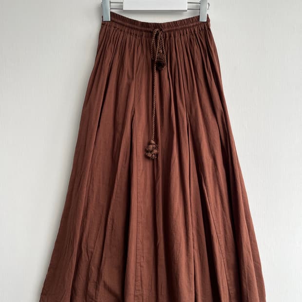 브라운 수술 롱 스커트