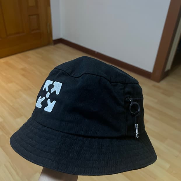 off white 버킷햇