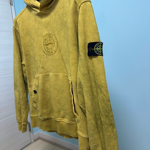 스톤아일랜드X슈프림 더스트 컬러 후드 스웨트셔츠 올리브 - 19SS 해