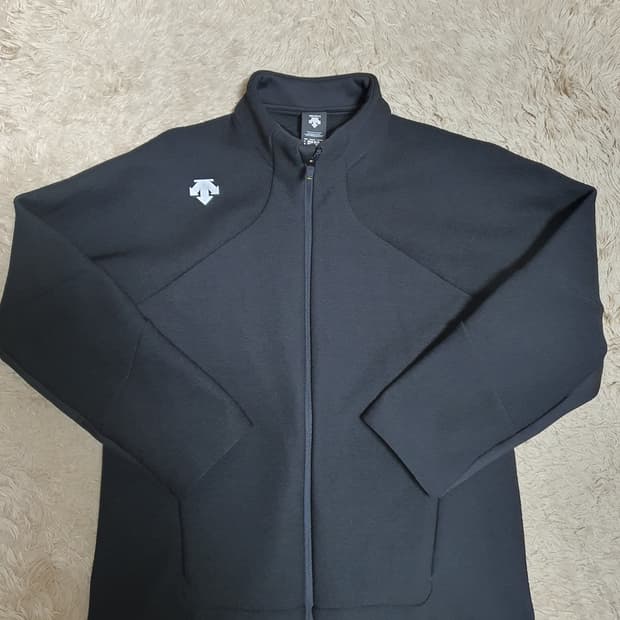데상트 집업 런닝 자켓 상태좋고 깨끗해요 사이즈 95