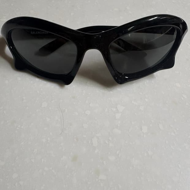 [급처]발렌시아가 뱃 랙탱글 선글라스