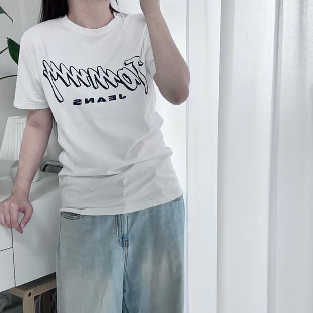 [정품] 타미 화이트 빅로고 라운드 반팔티 [ S ]
