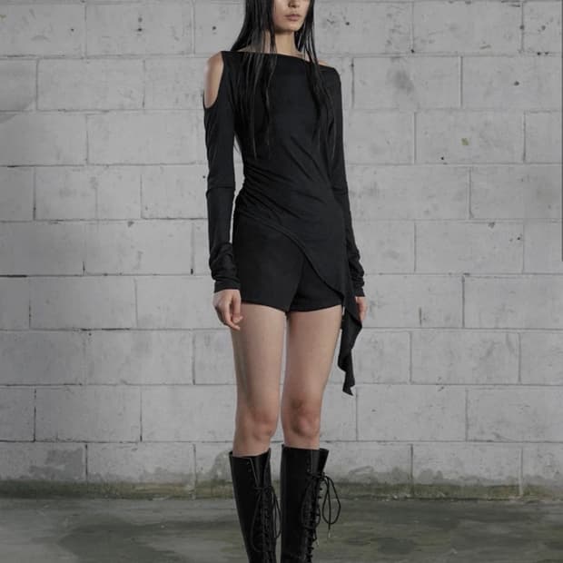 보헤미안 서울 드레이프 오프숄더 티 블랙