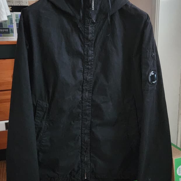 SS26
Micro-Reps Hooded Lens Jacket