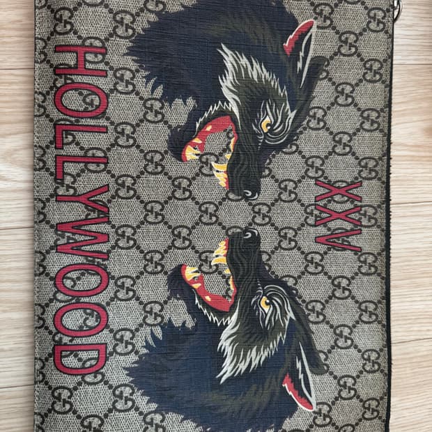 한정판 구찌 할리우드 늑대 GG수프림 클러치백