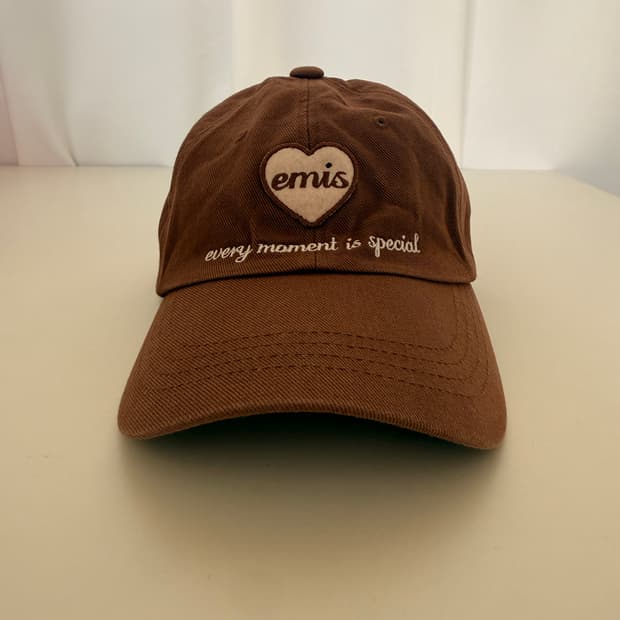 이미스(emis)의 HEART WAPPEN BALL CAP 