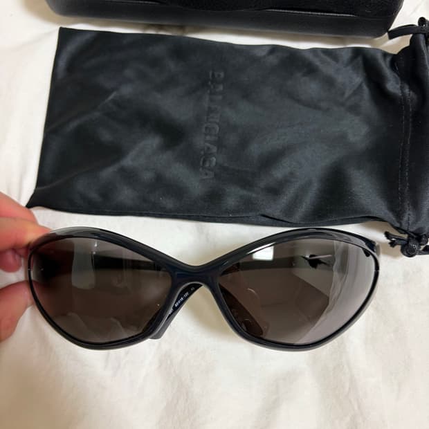 발렌시아가 오발선글라스