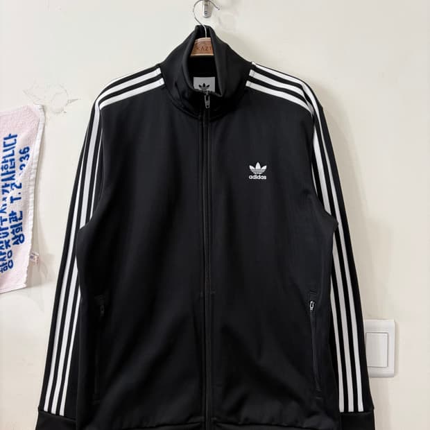 66. 아디다스 신형 져지 트랙탑