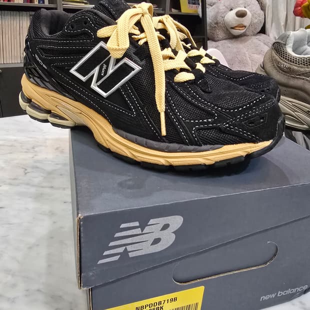 뉴발란스운동화 1906rk 240 판매합니다.