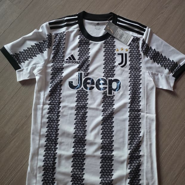 아디다스 유벤투스 22/23  홈 저지 판매합니다.