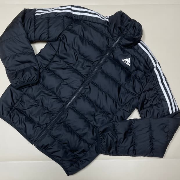 아디다스 에센셜 다운 패딩 블랙