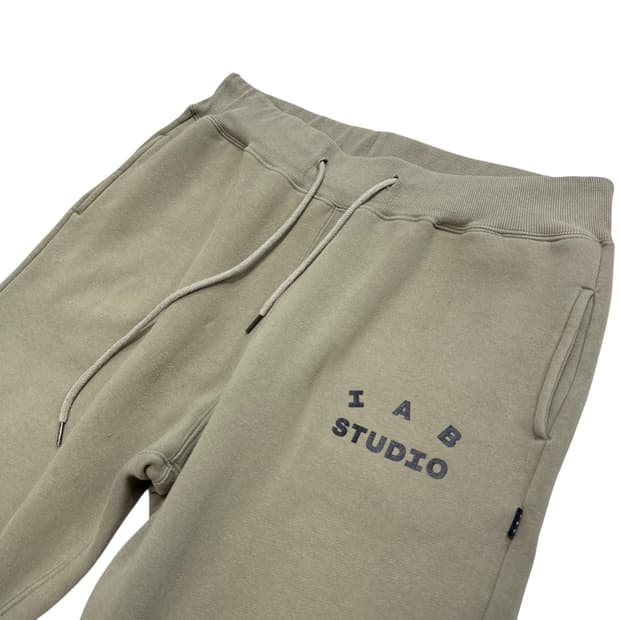 아이앱 스튜디오 올리브 그린 조거팬츠