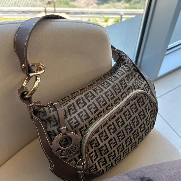 신상‼️)) Fendi 펜디 주카 패턴 캔버스 숄더백