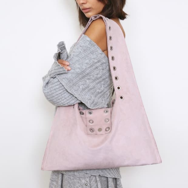 폴리수엠 아일렛 스웨이드 숄더백