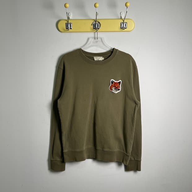 메종키츠네 라지 벨벳 폭스 헤드 패치 카키 맨투맨 M