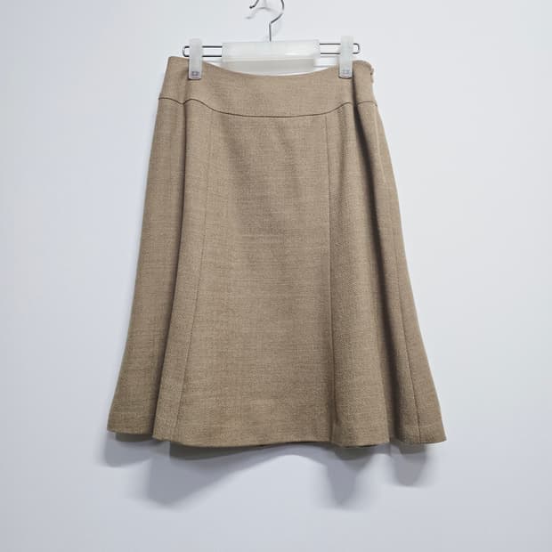 신장경 베이지 A라인 미디 스커트