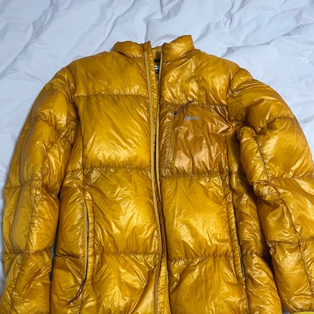 난가 마운틴로지 패딩 (S사이즈)