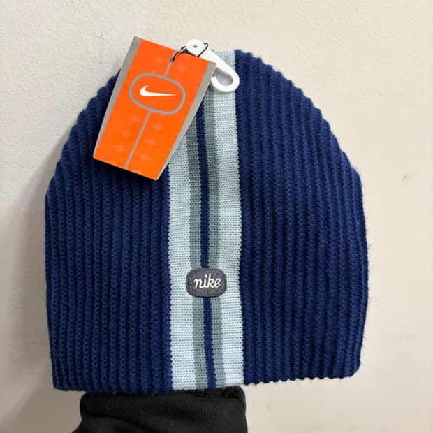 N143. 나이키 비니